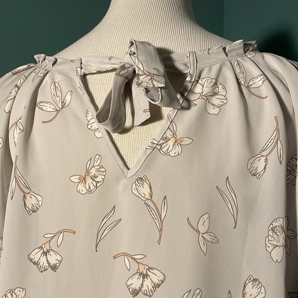 Elegant Floral Cap Sleeve Top , LC Lauren Conrad - Picture 4 of 5